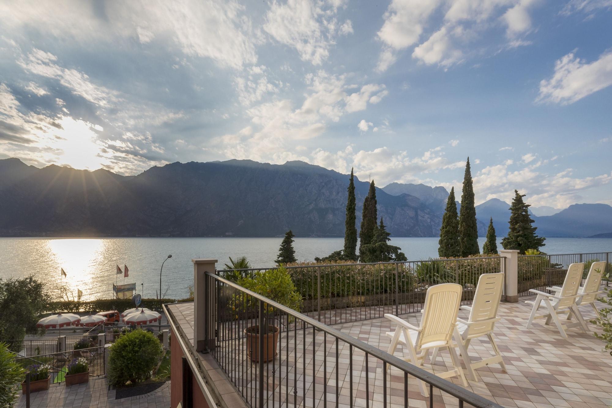Hotel Oasi Beach Malcesine Extérieur photo