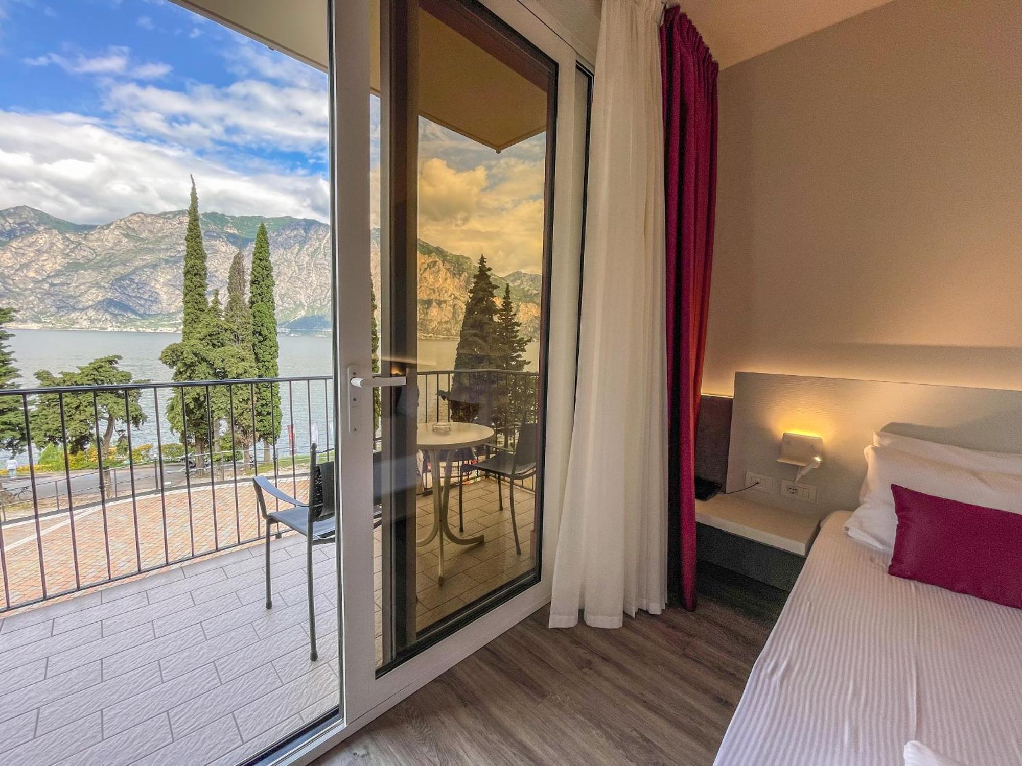 Hotel Oasi Beach Malcesine Extérieur photo