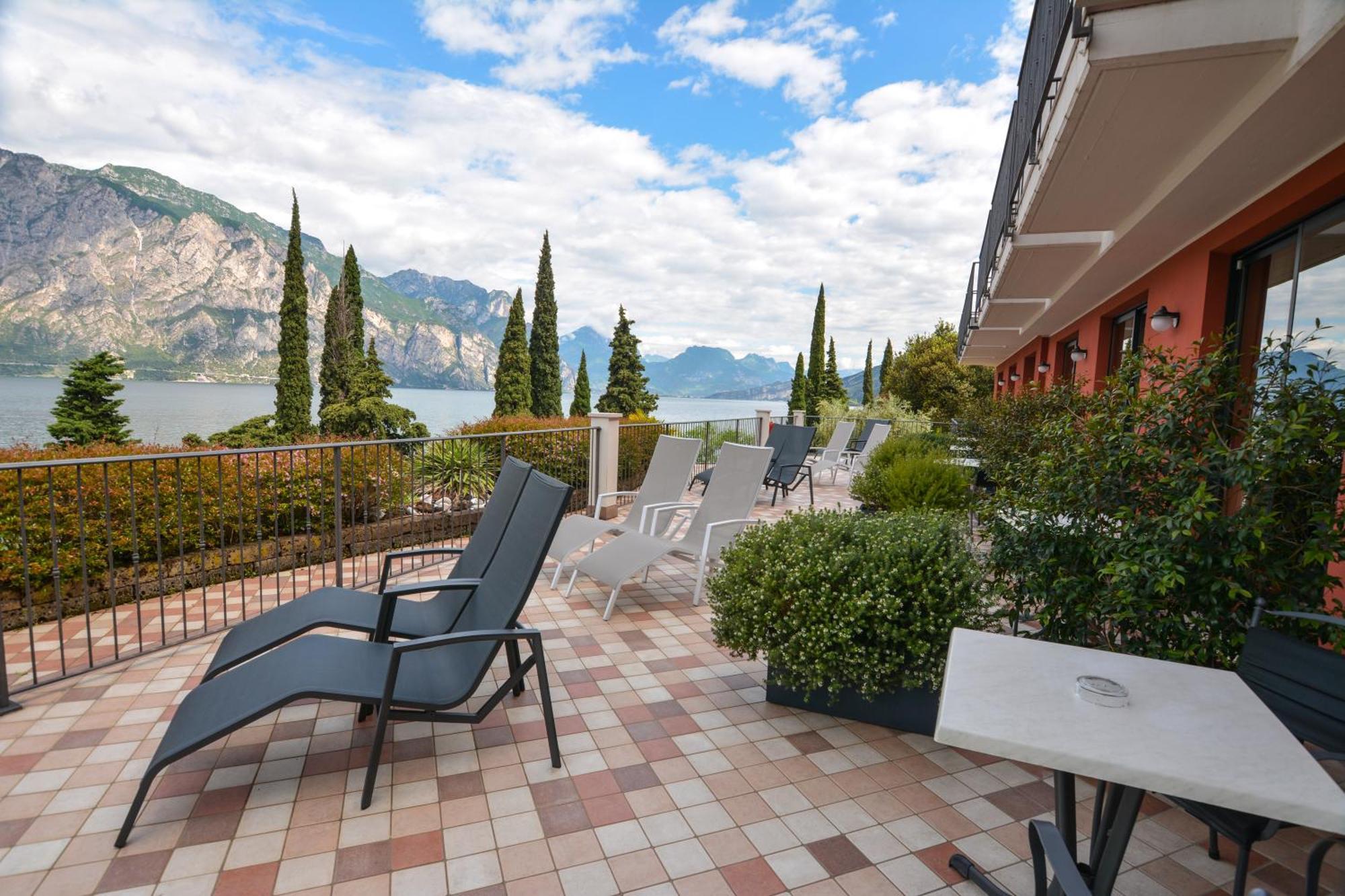 Hotel Oasi Beach Malcesine Extérieur photo
