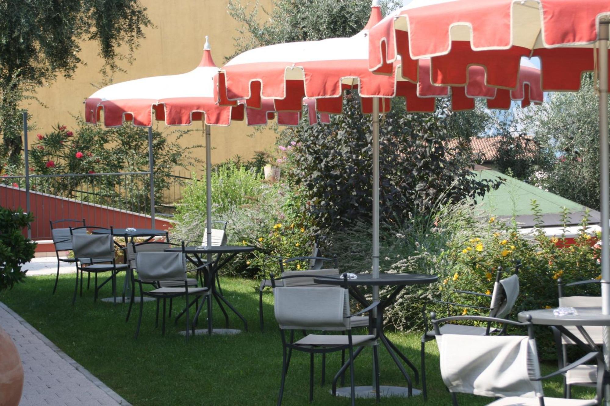 Hotel Oasi Beach Malcesine Extérieur photo