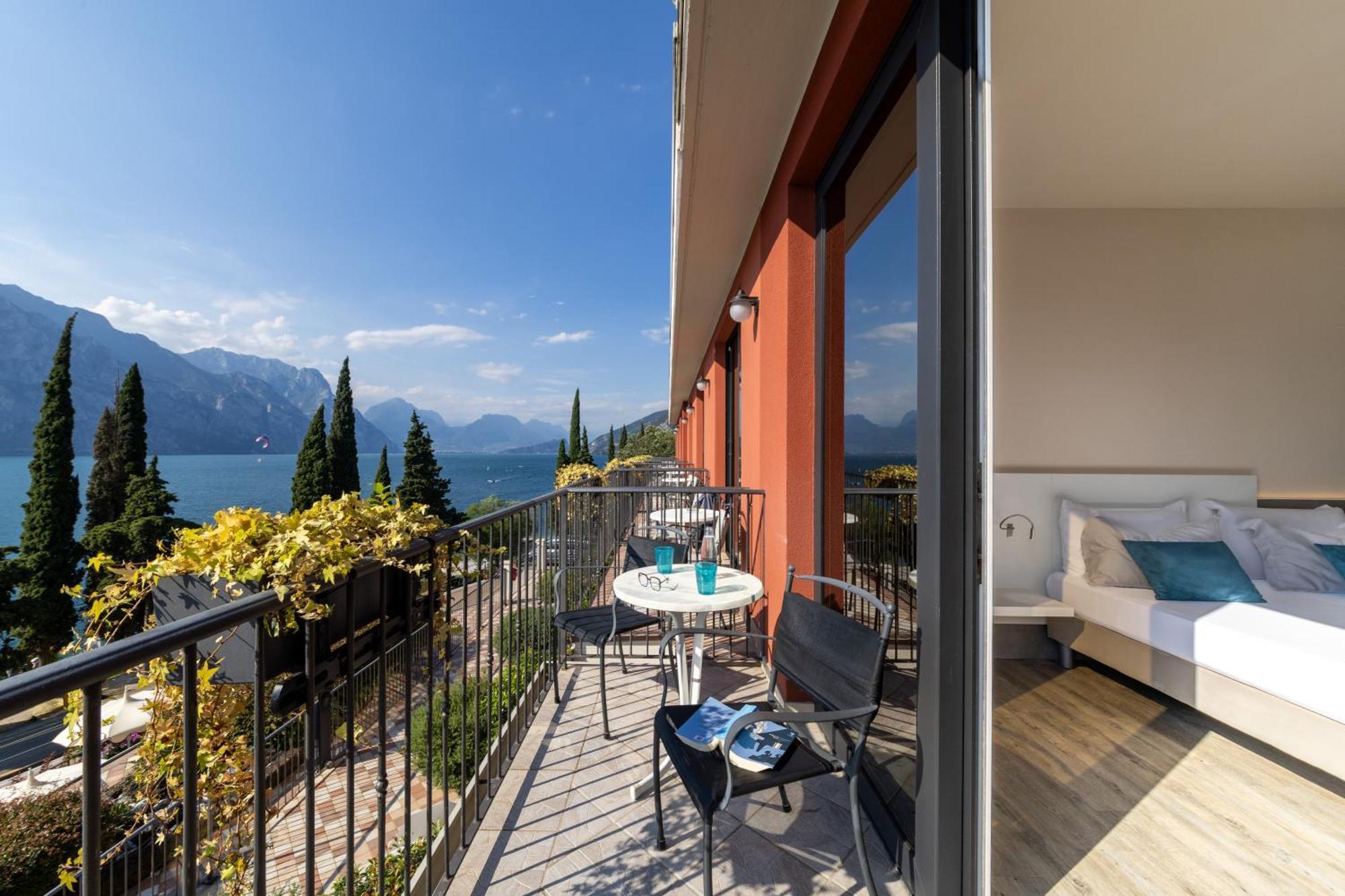 Hotel Oasi Beach Malcesine Extérieur photo