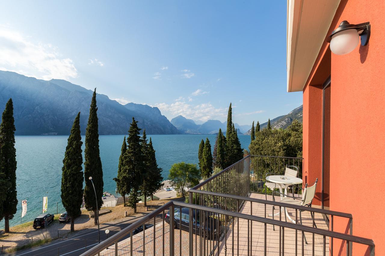 Hotel Oasi Beach Malcesine Extérieur photo