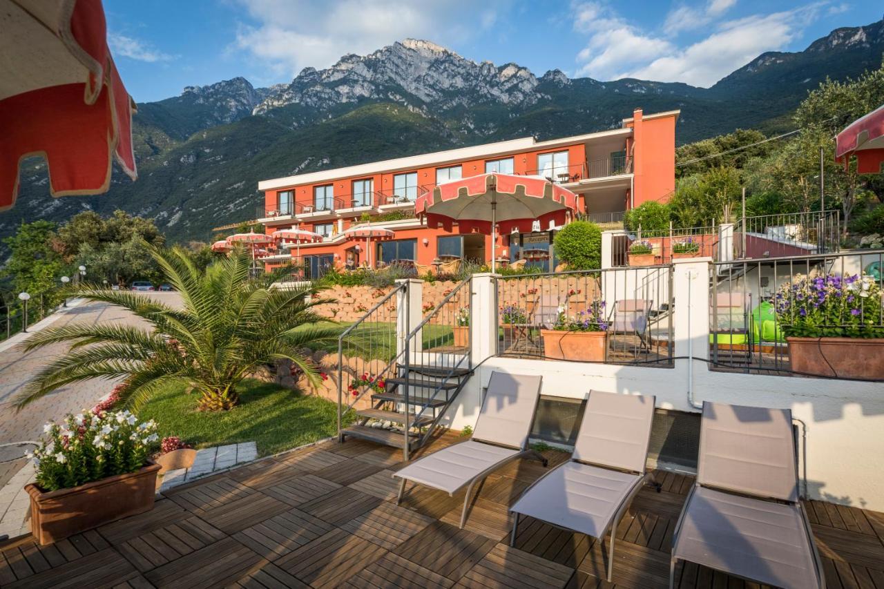 Hotel Oasi Beach Malcesine Extérieur photo